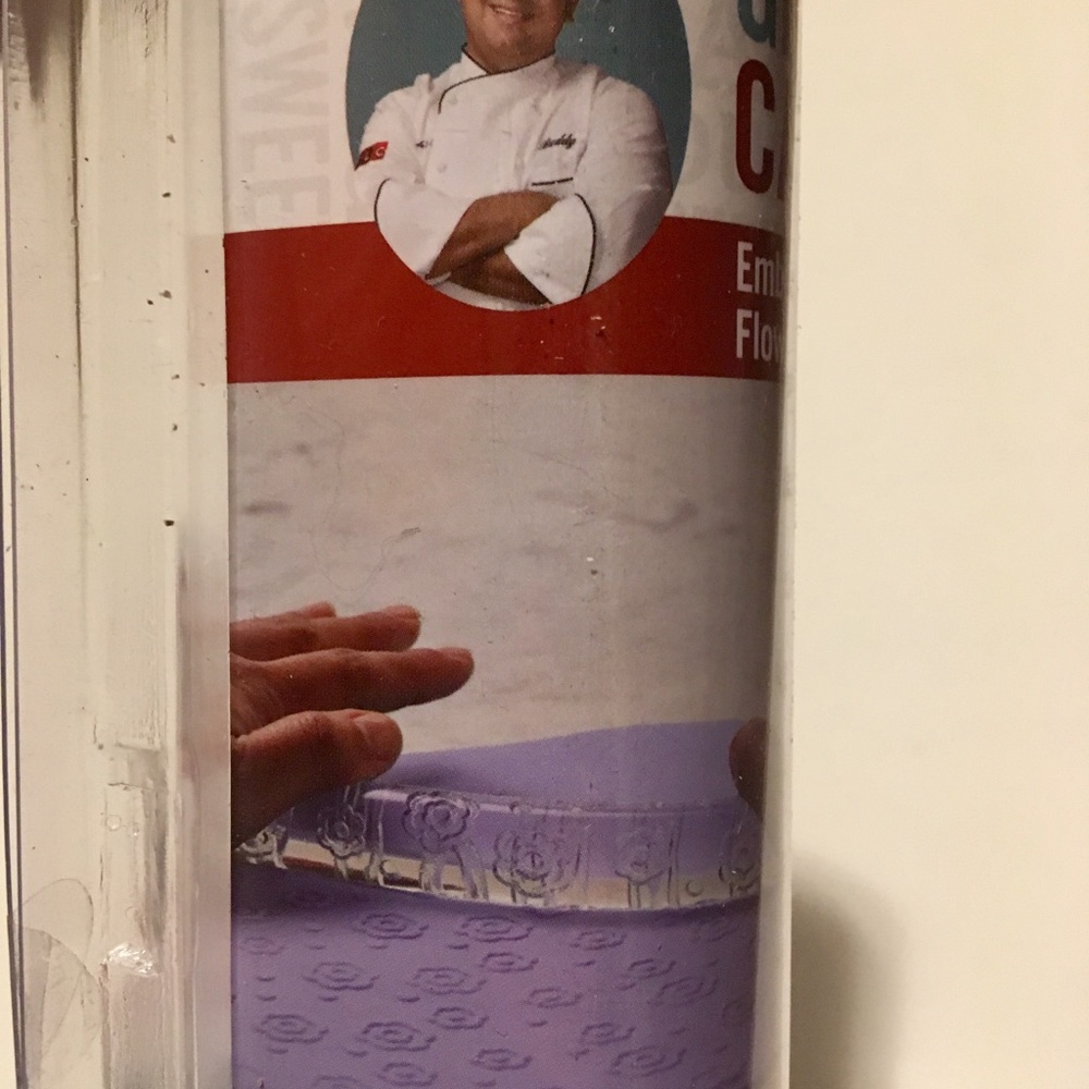 Embossed Fondant Rolling Pin by Cake Boss… - Picture 6 of 7
